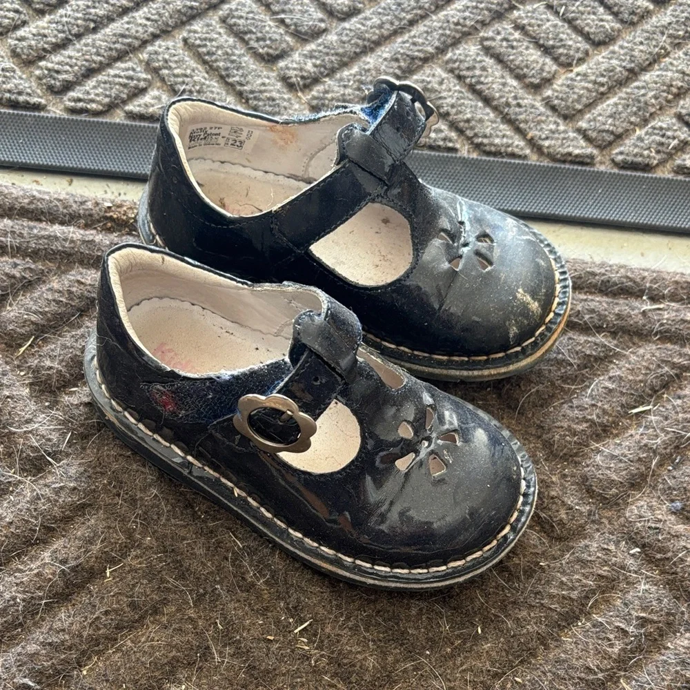 Classic blue Mary Jane girls shoes